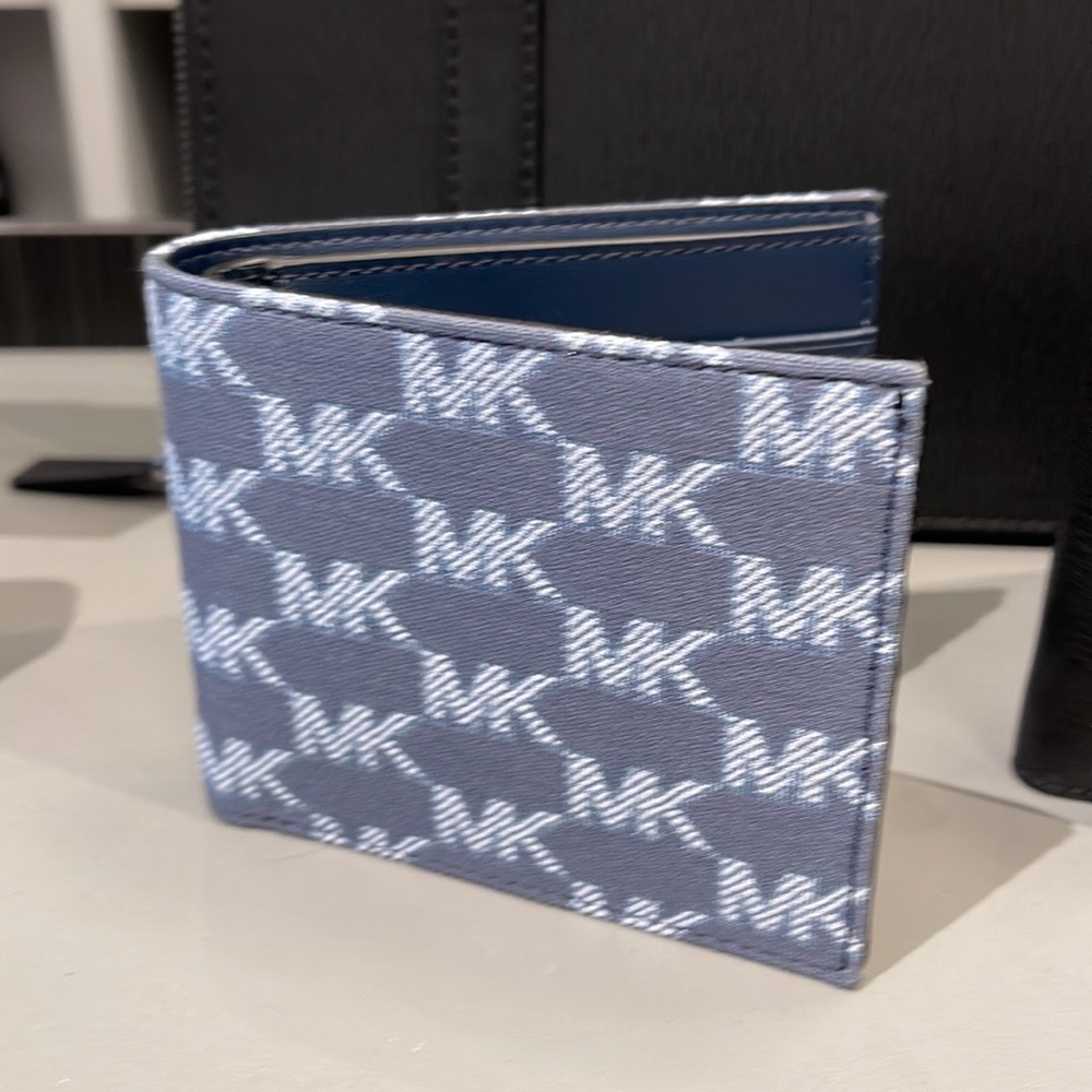 Michael Kors Men’s Women’s Cooper Logo Fabric Billfold Wallet Navy Multi NWT - Picture 4 of 16